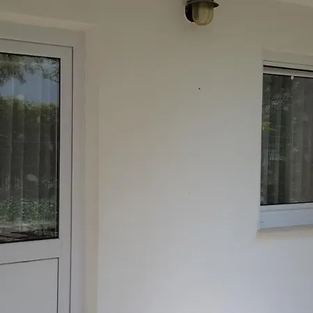 Arya Apartman *