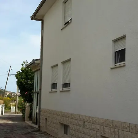Arya Apartman *